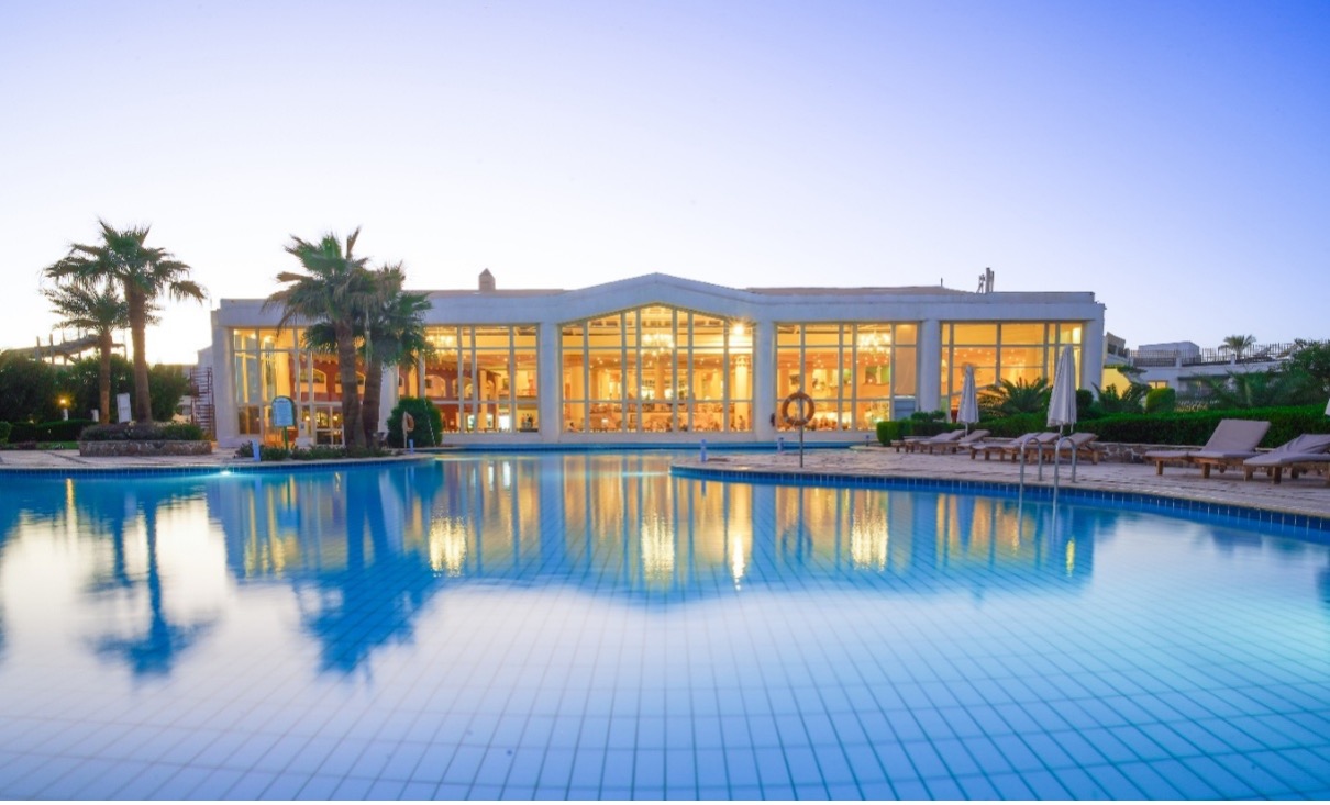 تشيلاكس حمام سباحة وبار